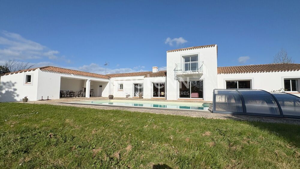 Maison 7 pièces 202 m² · à Le Fenouiller · 202 m² · 917 700 €
