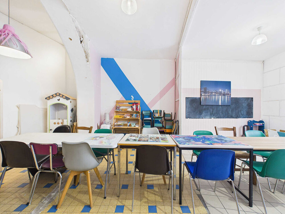   À VENDRE  Local commercial avec fort potentiel en plein centre de Tournon-sur-Rhône Tournon sur rhone