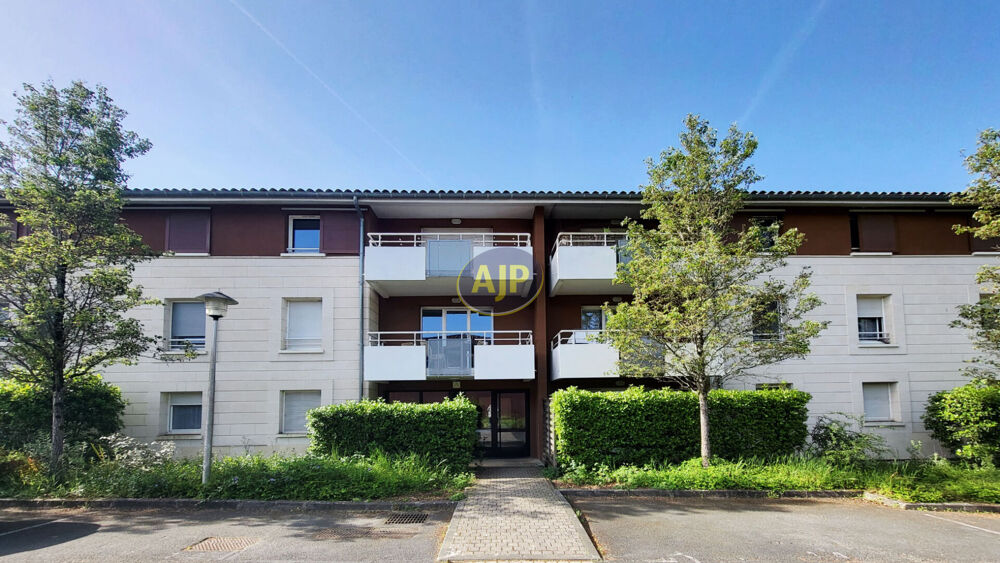 Grand T4 exposé Sud avec vue bois