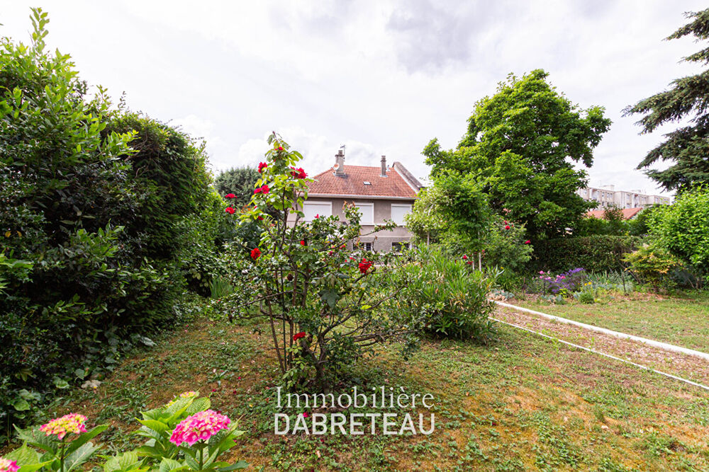 Vente Maison Maison Bron 8 pièce(s) 246 m2 Bron