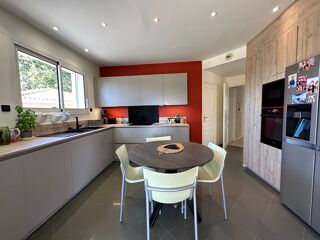  Maison  vendre 8 pices 238 m