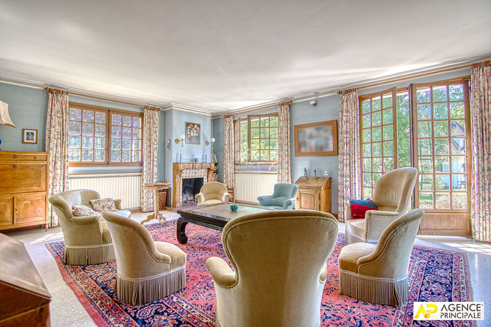 Le Chesnay centre ville - Maison 14 pièces 395.90 m² habitables sur parcelle de 2250 m²