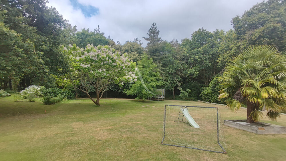 À quelques minutes d'Aizenay Magnifique grange en pierre rénovée sur plus de 2 970 m² de terrain