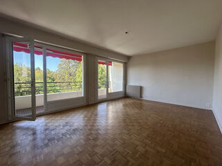  Appartement à louer 5 pièces 100 m²