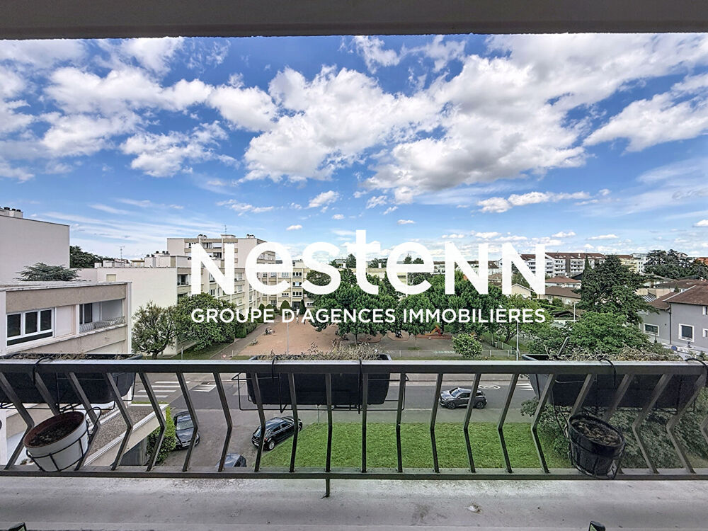 Vente Appartement Appartement Traversant 4 Pièces avec Balcon et Cave - 69500 BRON Bron
