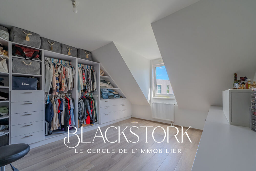 Appartement 3 pièces 74 m2 - attique avec ascenseur