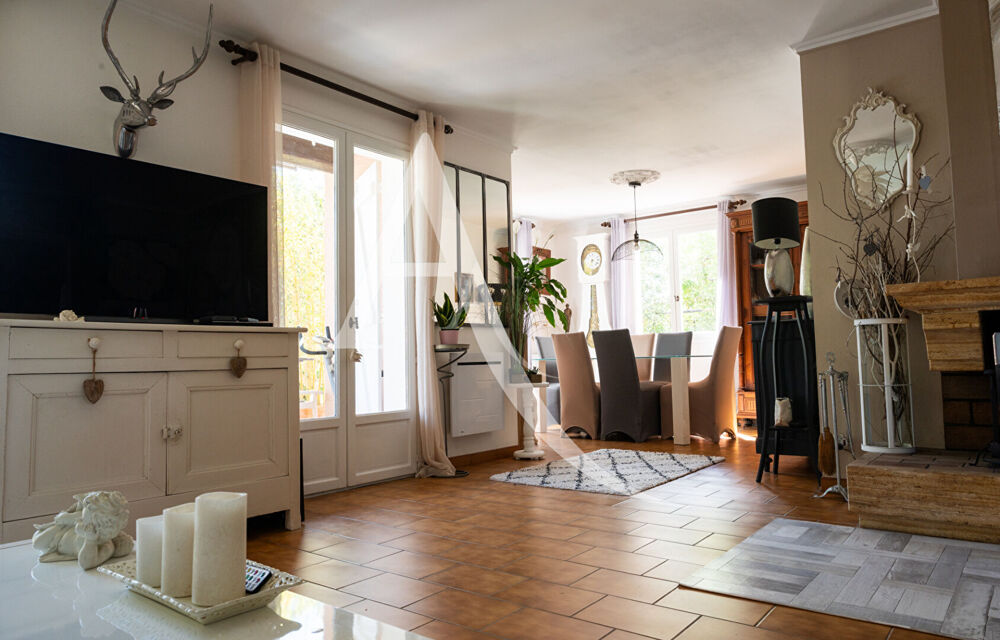 Maison de charme avec jardin, garage et terrasse aménagée proche Carcassonne