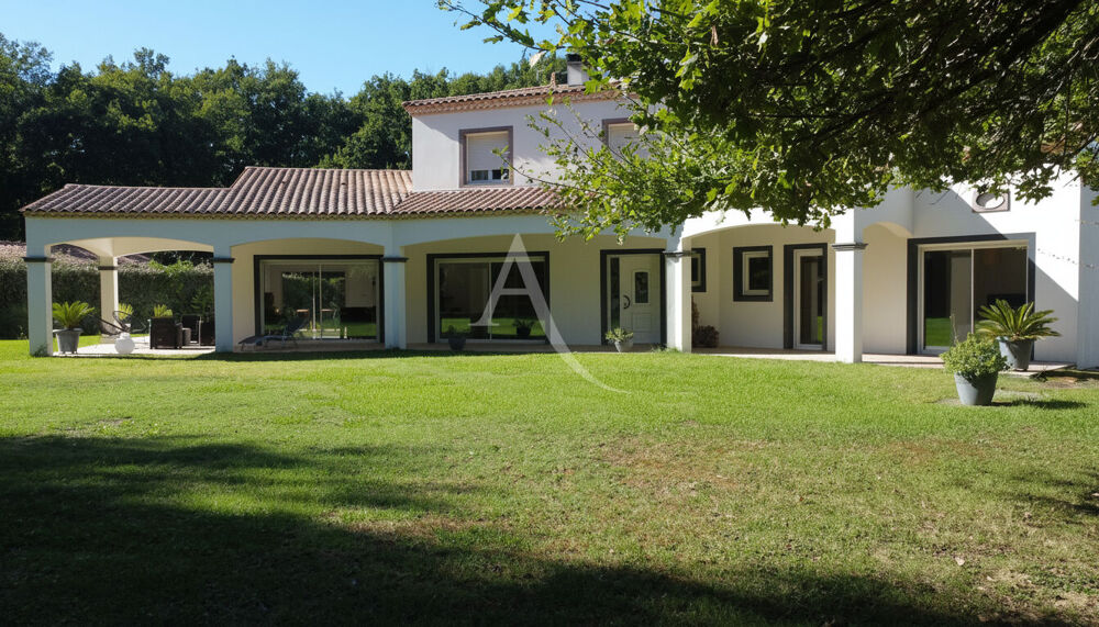 SAINTES - Belle propriété familiale de 186m² sur 2800m² de terrain arboré