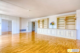 Vente Appartement Versailles Notre-Dame Pars Appartement duplex 6 pièce(s) 150 m² carrez situé au 3ème et dernier étage avec ascenseur, balcon, ca Versailles
