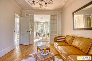 Vente Maison Versailles Proximité plateau Saint-Antoine - Maison  9 pièces 238 m² au sol sur parcelle de 450 m² environ avec terrasse, jardin Versailles