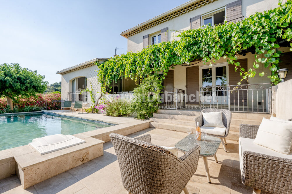 EXCLUSIVITE Produit d'exception - Villa Provençale Crillon Le Brave 6 pièce(s) avec piscine