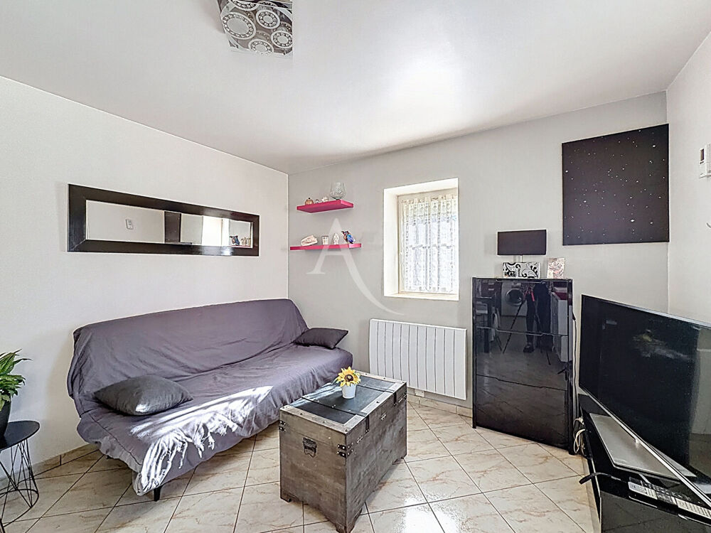 Maison située à Mareuil Les Meaux - une chambre et un jardin non attenant.