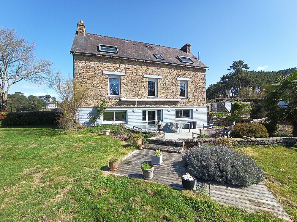 Maison de charme à Baden avec vue mer dégagée de 4 chambres et édifiée sur un terrain de plus d'1 hectare.
