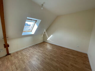  Appartement à louer 4 pièces 75 m²