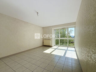  Appartement à louer 3 pièces 78 m²