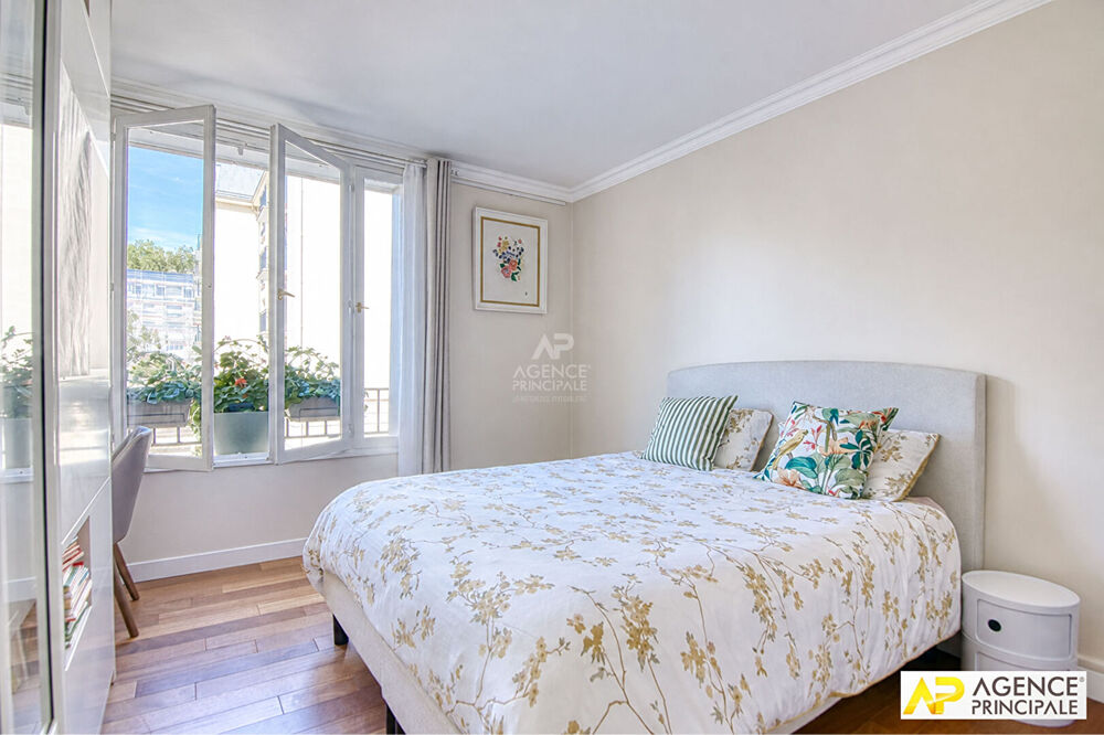 Versailles Avenue de Paris Grand studio 40.31 m² carrez situé au 1er étage avec ascenseur, cave et parking