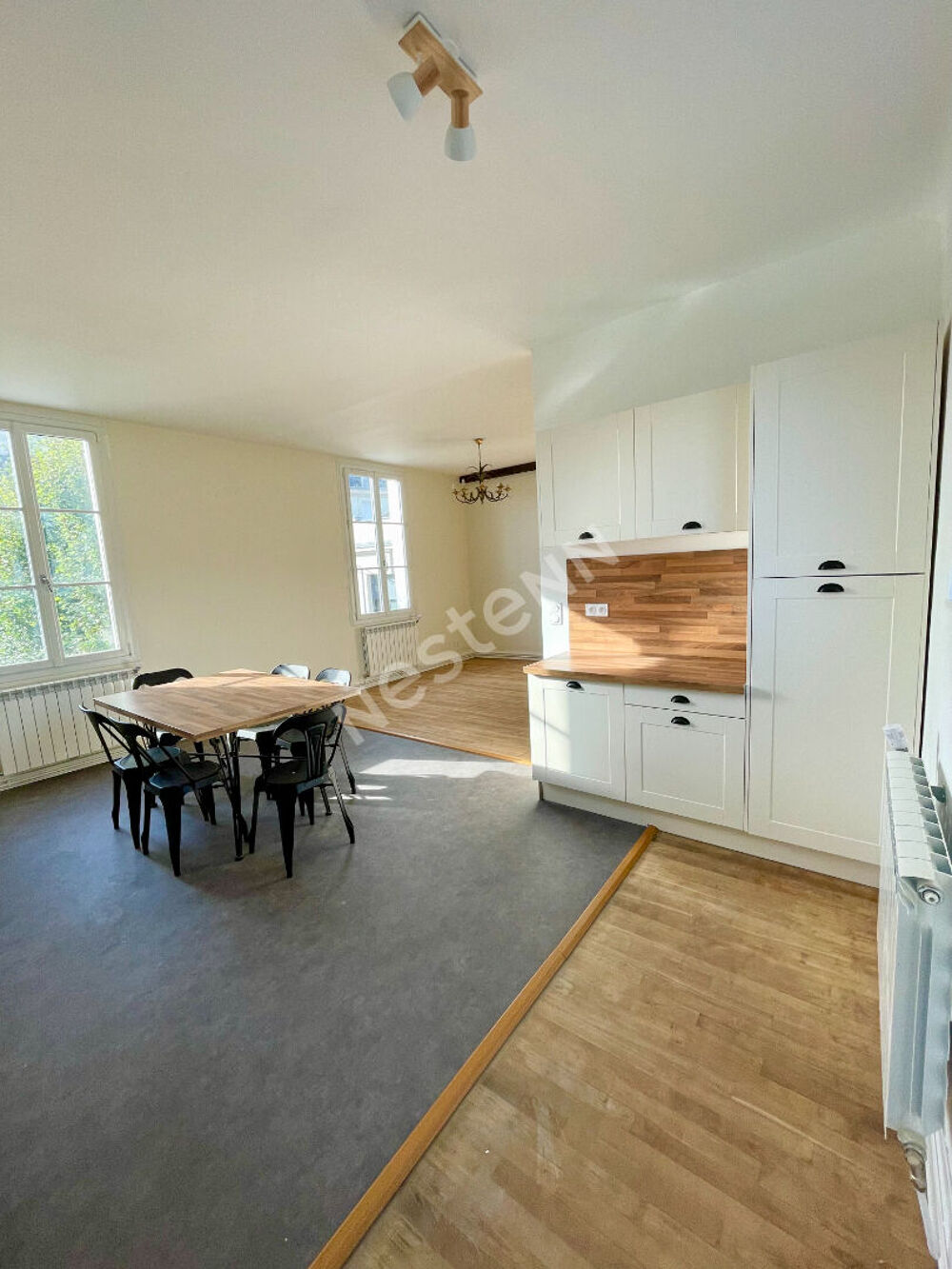 Location Appartement Superbe appartement lumineux en duplex à louer dans l'hyper centre de Loches, au pied des commerces Loches