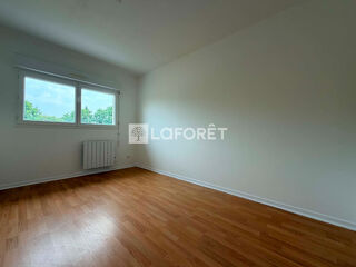  Appartement à louer 4 pièces 104 m²
