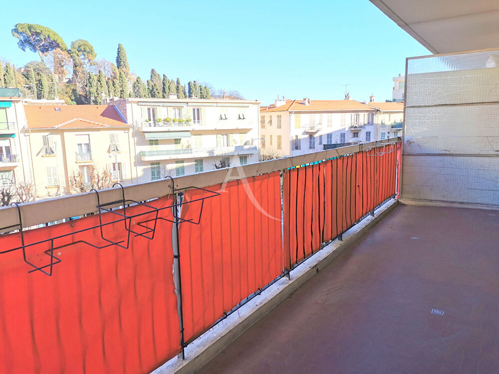 CESSOLE : APPARTEMENT 3 PIECES PROCHE COMMERCES ET TRANSPORTS
