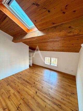  Appartement à louer 4 pièces 97 m²