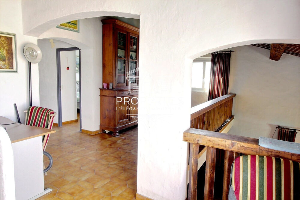 LE LAVANDOU - MAISON INDÉPENDANTE - 6 PIÈCES - 204 M² - 4 CHAMBRES - GARAGE