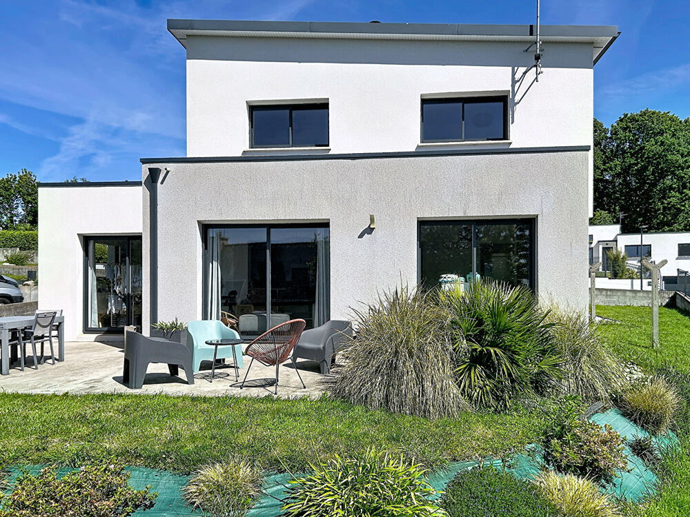 Maison Briec vie de plain-pied, 4 chambres, secteur prisé, bourg à pied.