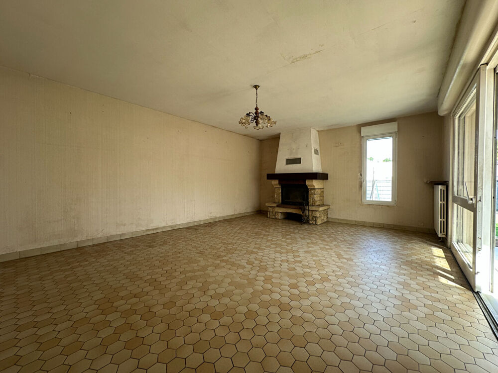 Vente Maison Maison de 107m² à rénover à Vannes Ouest avec jardin, garage et véranda proche commodités Vannes
