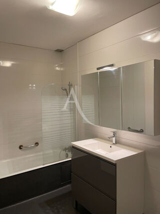  Appartement à louer 3 pièces 64 m²