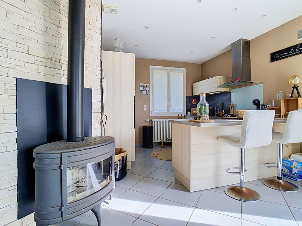 Maison lumineuse avec vue sur le mâconnais-01190 ARBIGNY
