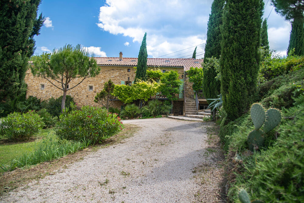 Domaine provençal dans la vallée de Cèze