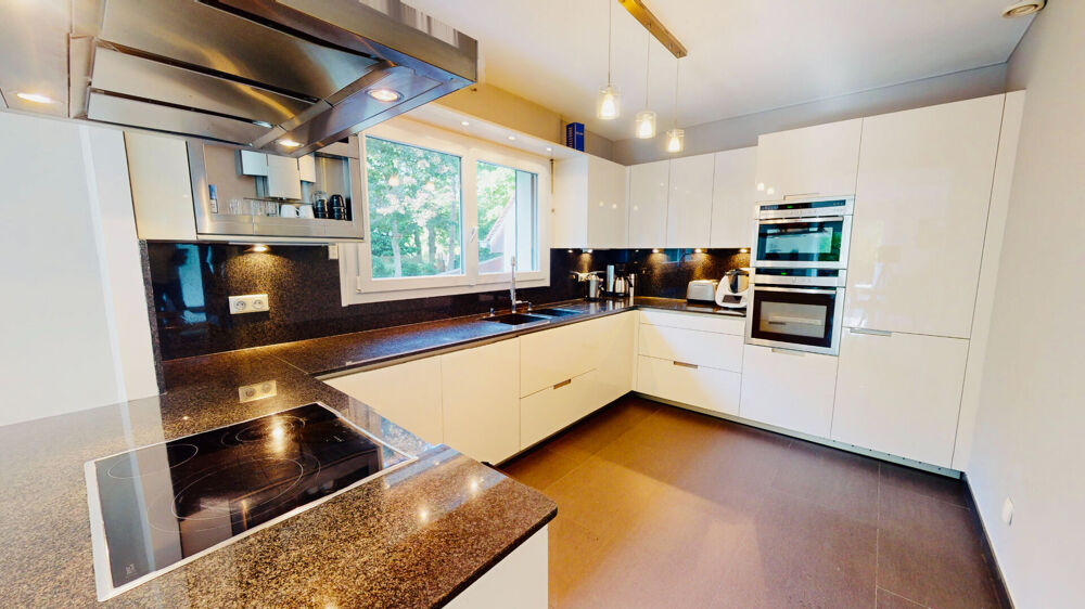 Vente Maison Maison dans le Domaine de la Pomponnette 8 pièce(s) 260 m2 La pomponnette