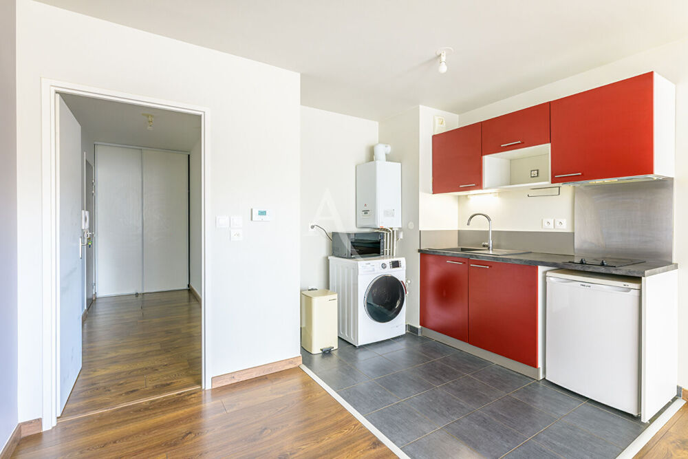 Vente Appartement Investissez à Tours dans un T2 récent avec parking et locataire en place Tours