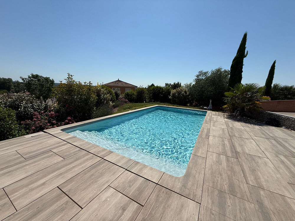 Magnifique villa de plain pied avec terrain et piscine