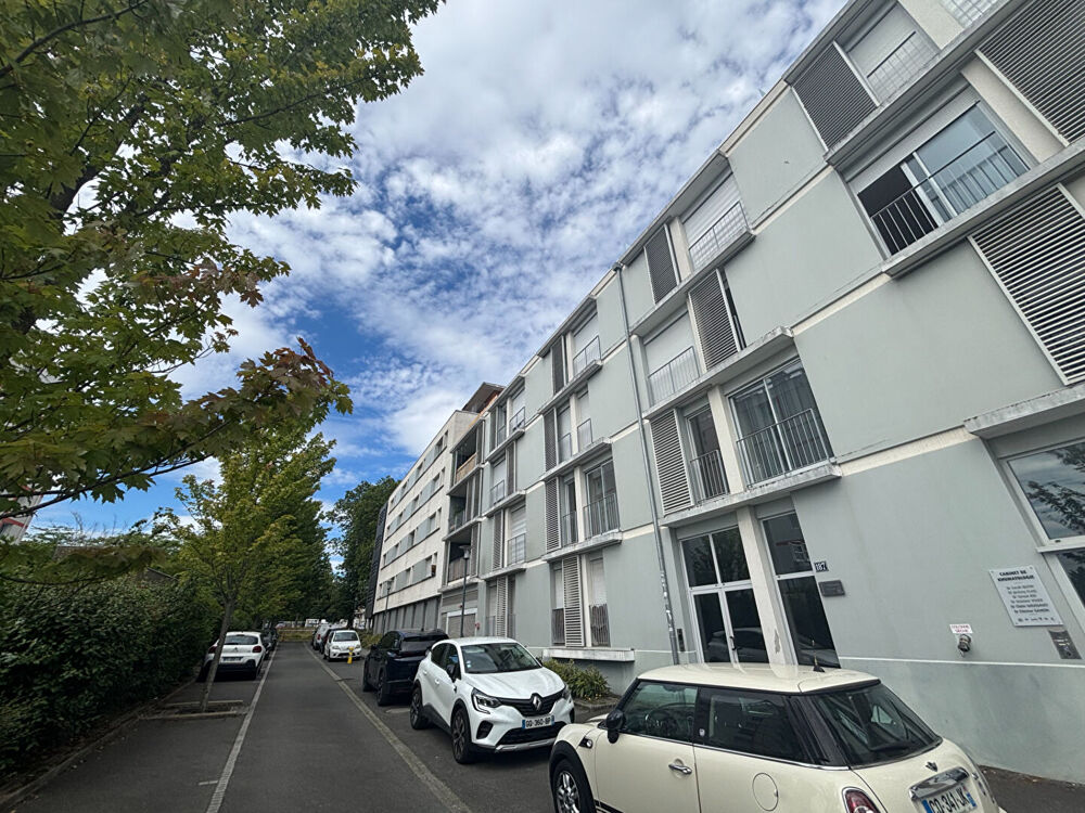 Appartement Type 2 récent - 44 m² - Bourgs L'Evêque - Libre