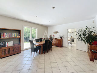  Maison  vendre 8 pices 240 m