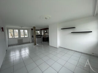  Appartement à louer 3 pièces 77 m²