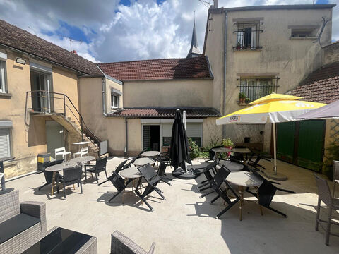 Mur d'un commerce loué située dans le beau villlage de Guerville 334000 78930 Guerville