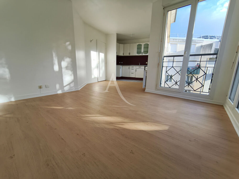 STUDIO RÉNOVÉ 29m² + PARKING - CERGY LE HAUT GARE