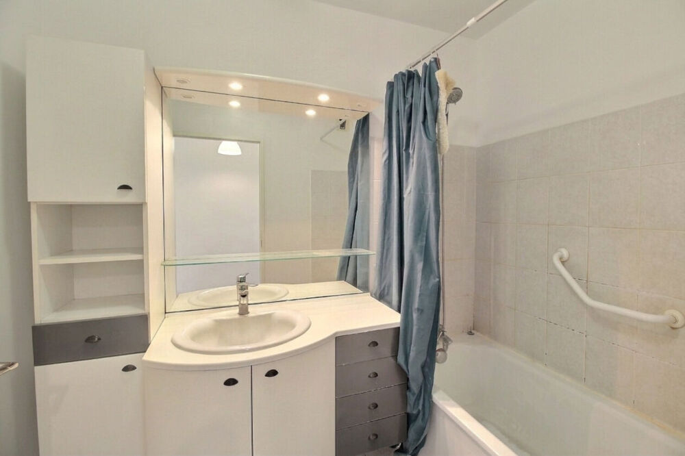 Vente Appartement Appartement  3 pièces 64.34 m2 double exposition, avec deux balcons et un parking couvert Massy