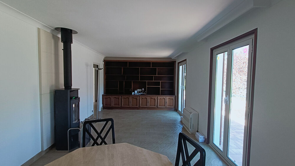 Maison de plain pied avec grand terrain constructible et garage indépendant de 80m2
