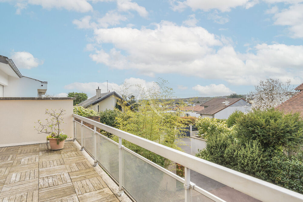 Appartement Garches 4 pièces 101,50 m2 en duplex avec terrasse et jardin