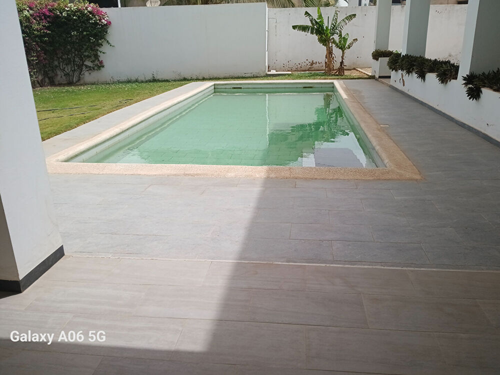 Vente Maison DANS UNE BELLE PETITE  RESIDENCE , VILLA  NEUVE R+1  PROCHE COMMERCE ET PLAGE Ngaparou (Senegal)