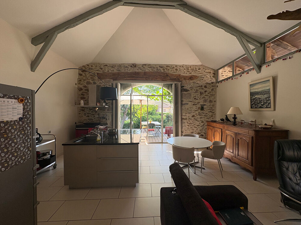 Maison d'exception avec extension contemporaine et prestations de qualité