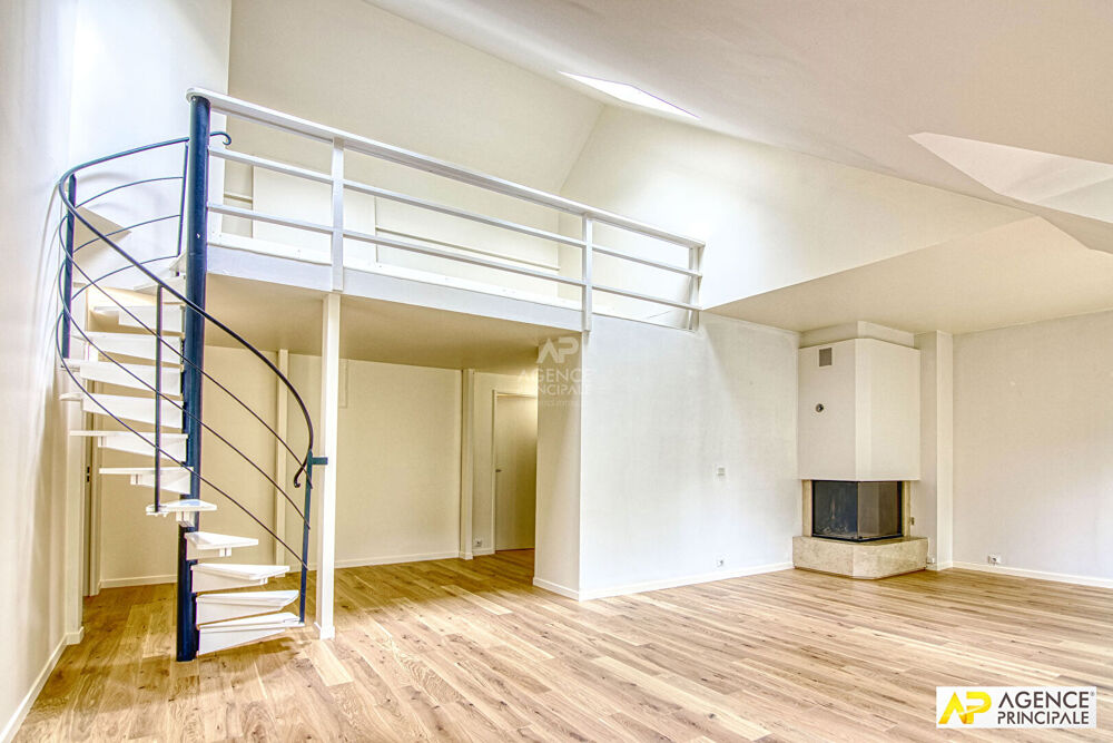 Vente Appartement Versailles Montreuil Appartement 5 / 6 pièces 126 m² au sol situé au 2ème et dernier étage  avec ascenseur , cave et double park Versailles