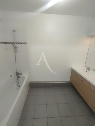  Appartement à louer 3 pièces 58 m²