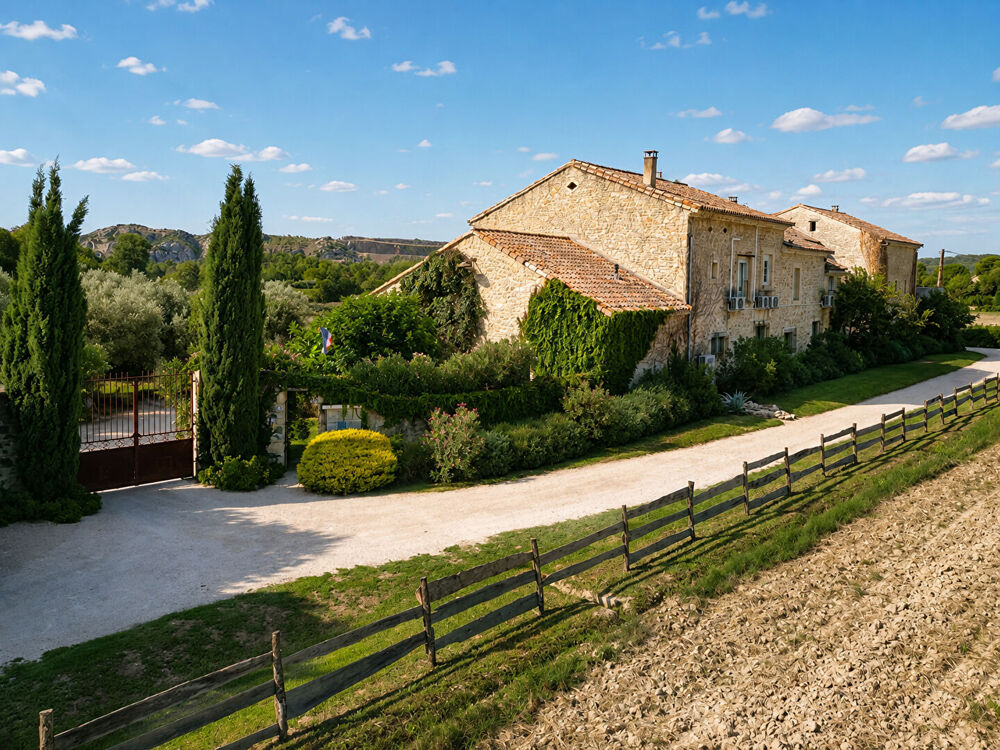 Vente Maison Domaine en pierre de 675 m² avec piscine sur près de 3 ha - Roquemaure Roquemaure