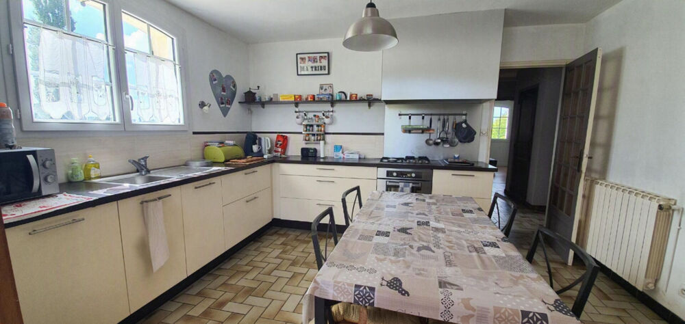 Propriété 7 pièce(s) 125 m2 avec piscine et 50 m2 dépendances