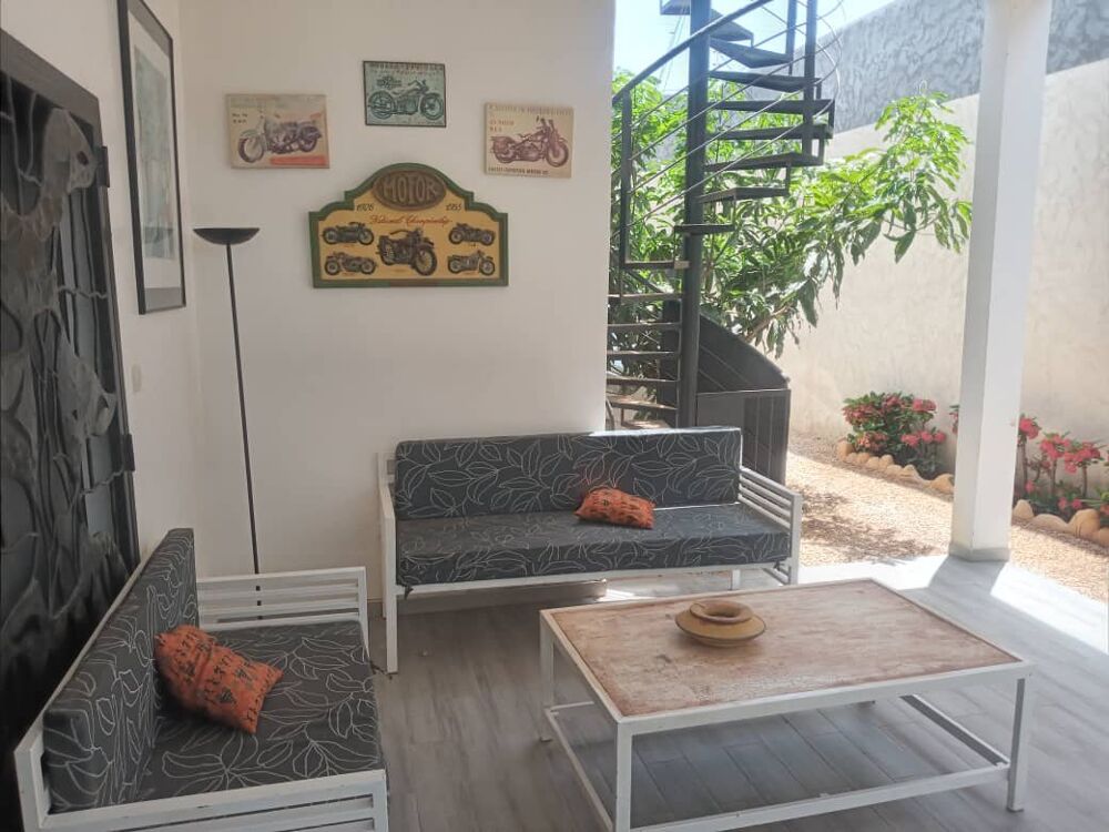 Vente Maison AGREABLE VILLA AVEC PISCINE SITUEE DANS UN QUARTIER RESIDENTIEL à Ngaparou Ngaparou (Senegal)