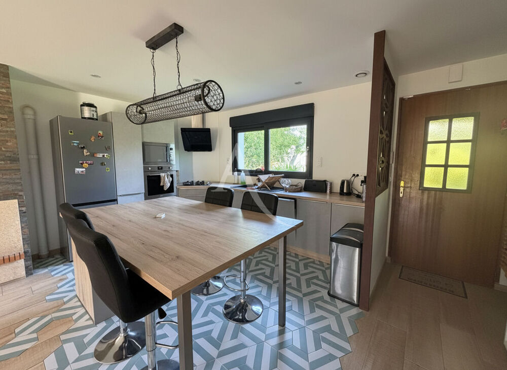 Maison individuelle avec jardin et sous-sol complet