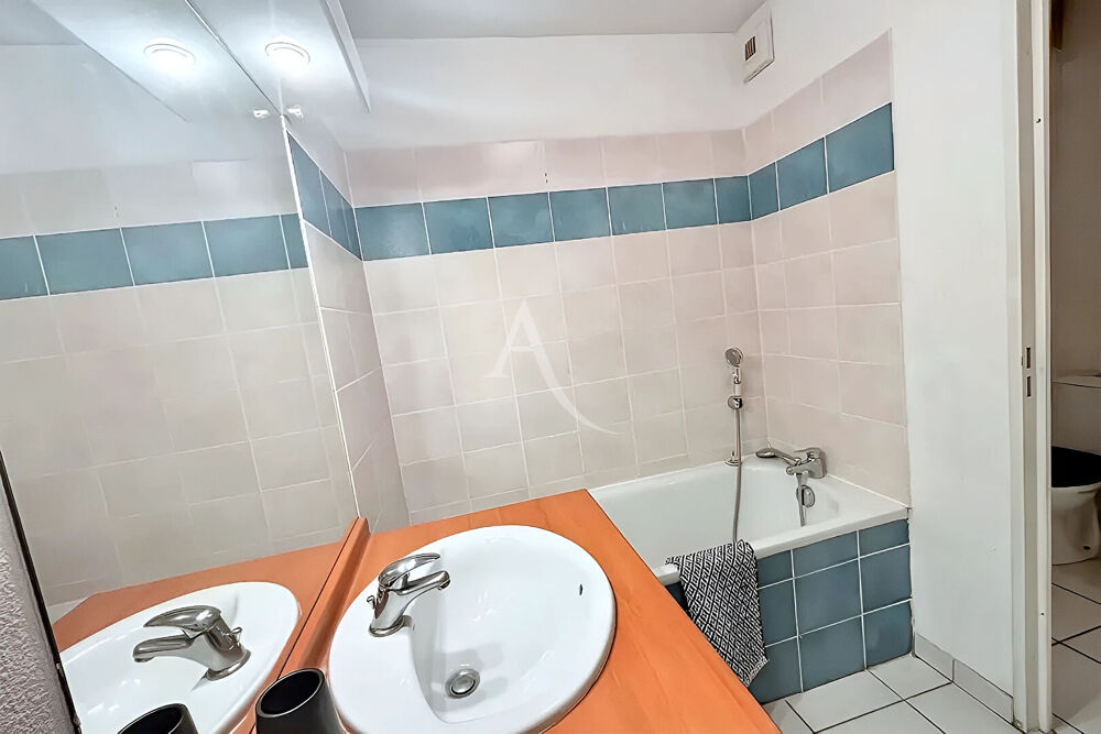 Location Appartement A LOUER APPARTEMENT T3 AVEC TERRASSE, GARAGE ET PISCINE Résidence les Arbousiers Vauvert